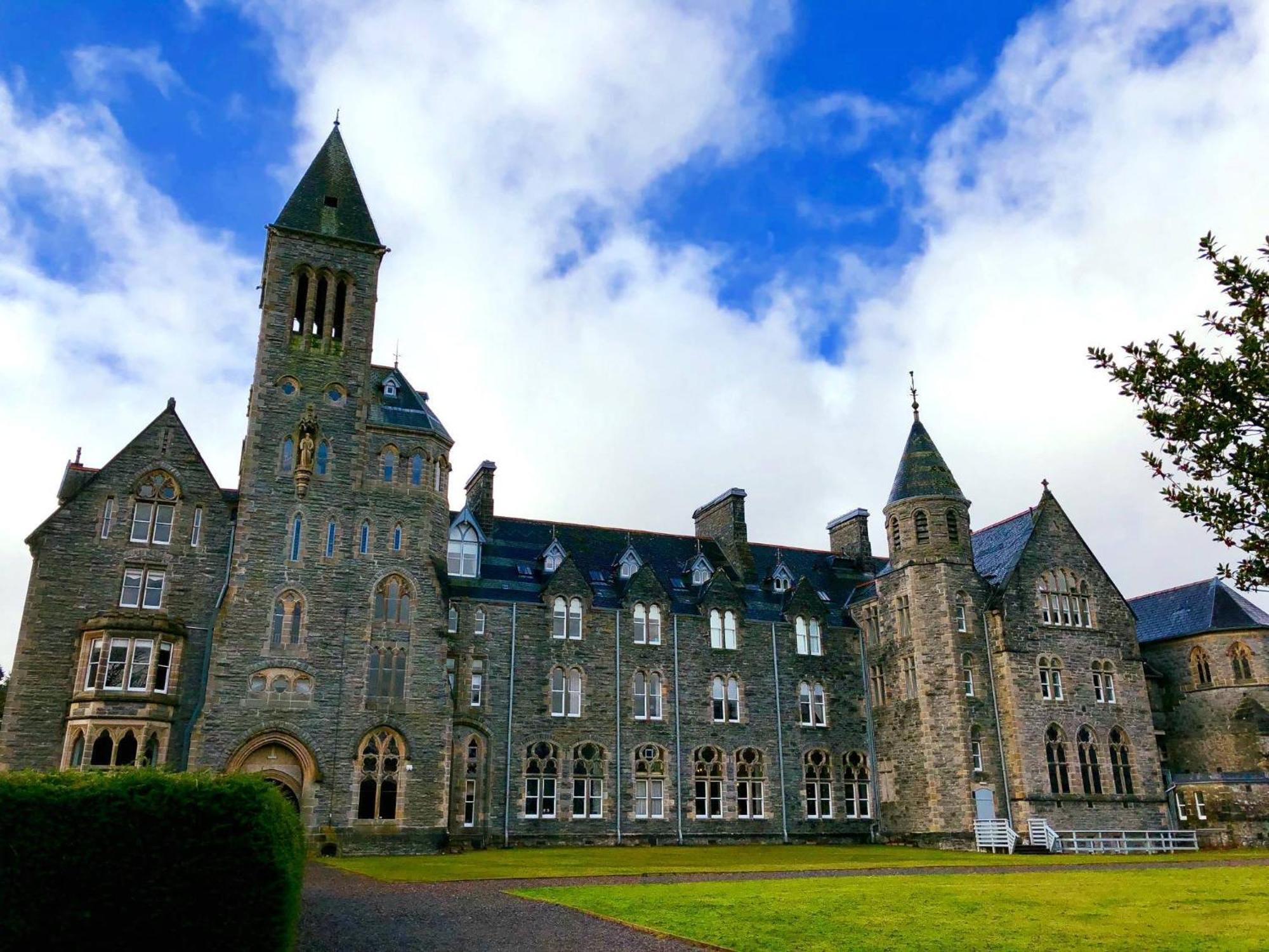 פורט אוגוסטוס The Classrooms, Loch Ness Abbey - 142M2 Lifestyle & Heritage Apartment - Pool & Spa - The Highland Club - Resort On Lake Shores מראה חיצוני תמונה