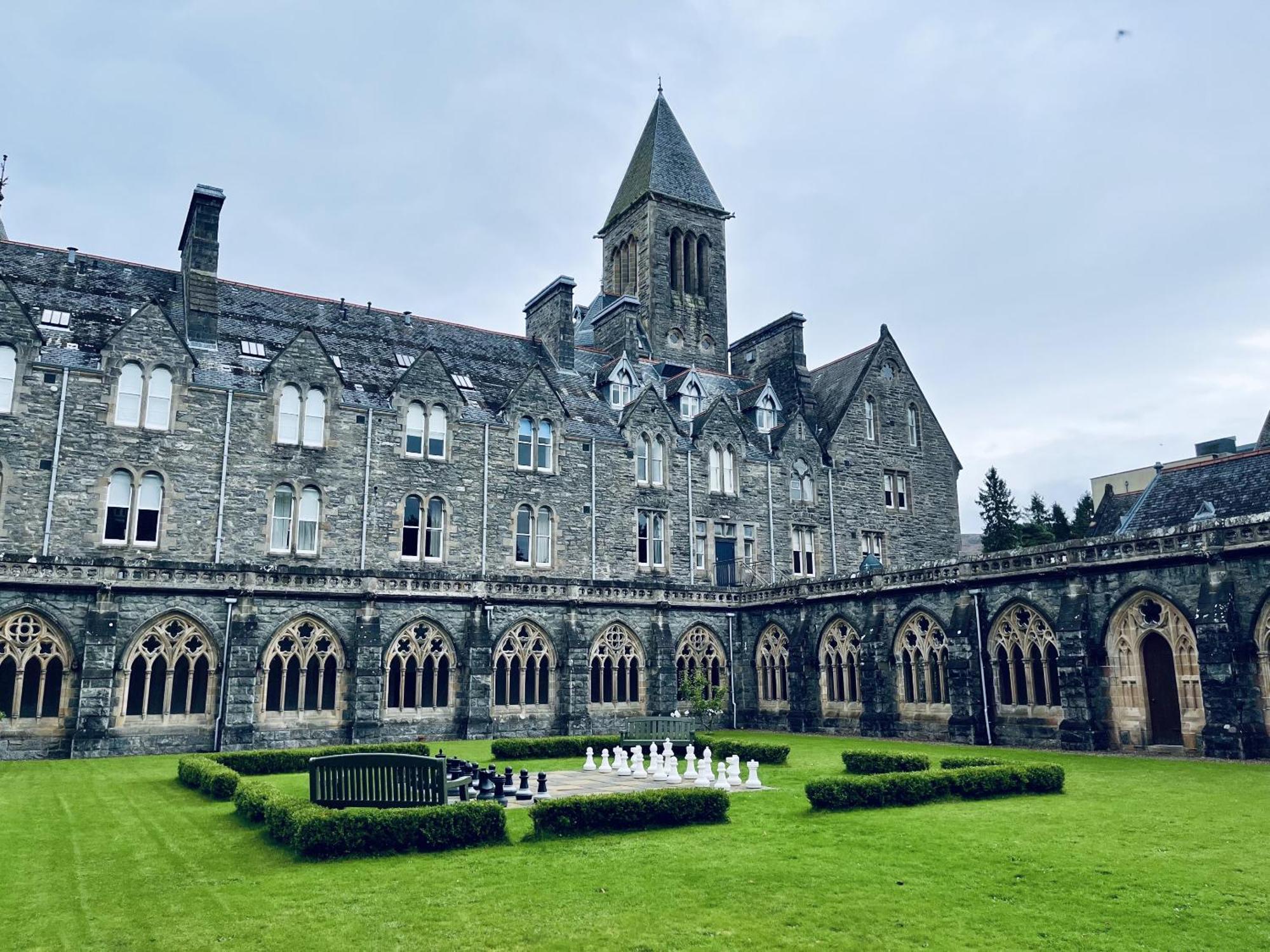 פורט אוגוסטוס The Classrooms, Loch Ness Abbey - 142M2 Lifestyle & Heritage Apartment - Pool & Spa - The Highland Club - Resort On Lake Shores מראה חיצוני תמונה