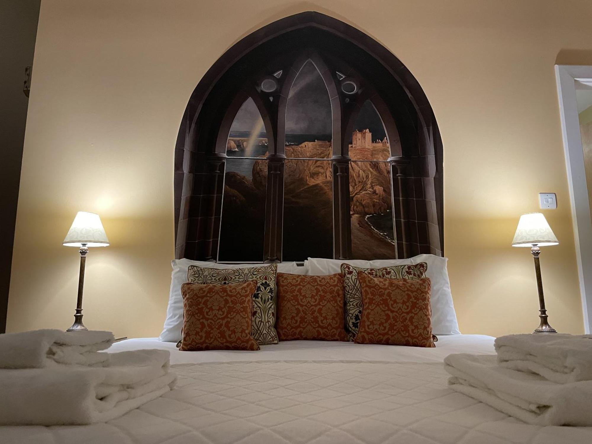 פורט אוגוסטוס The Classrooms, Loch Ness Abbey - 142M2 Lifestyle & Heritage Apartment - Pool & Spa - The Highland Club - Resort On Lake Shores מראה חיצוני תמונה